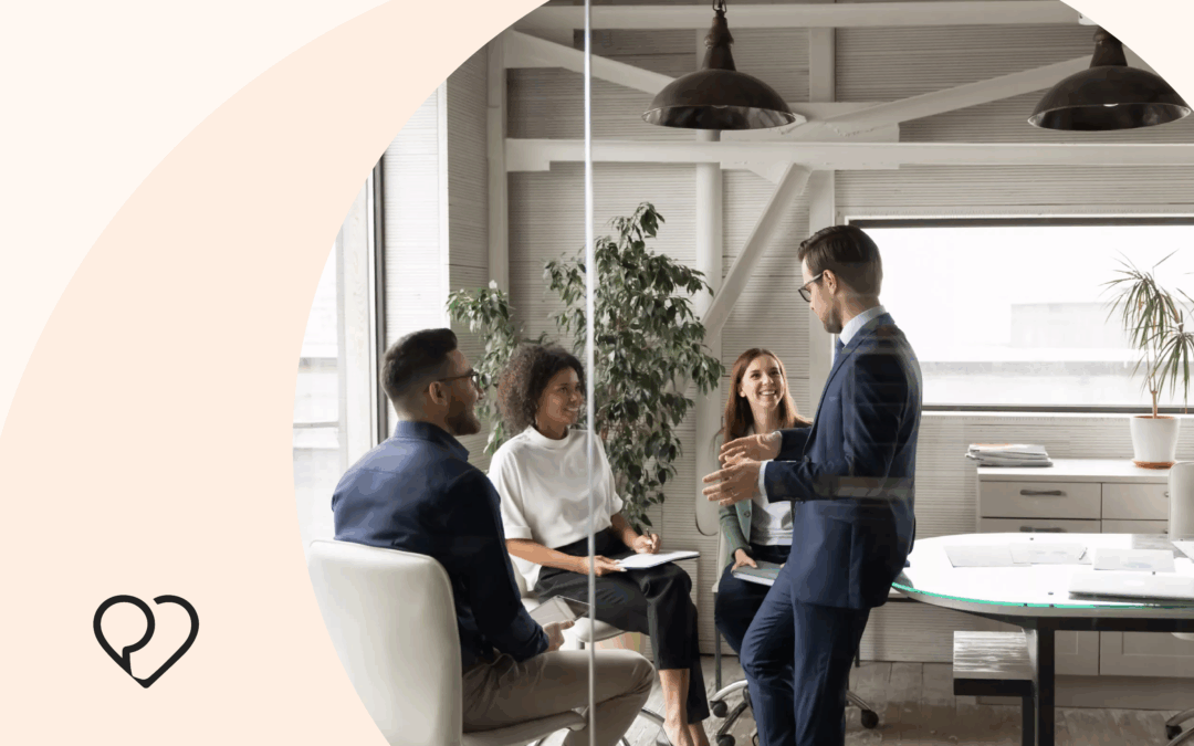 Mitarbeiter*innen im Meetingraum